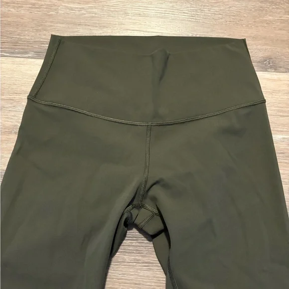 Lululemon leggings size 8 - Picture 3 of 6